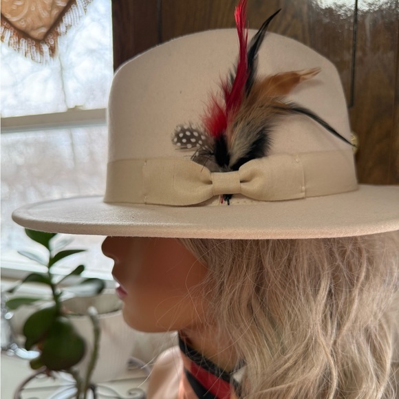 Host Pick 🌟Fedora Hat - Picture 1 of 7